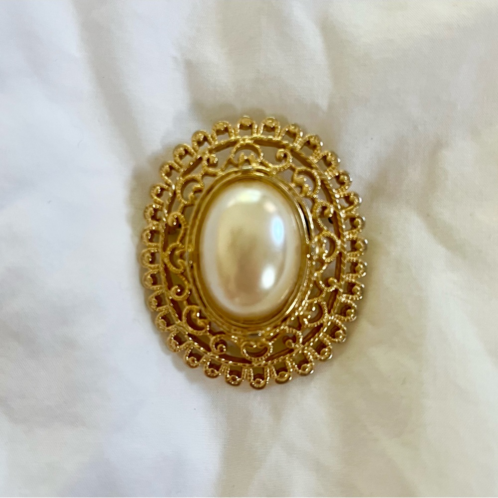 Elegant Gold and Cream Brooch